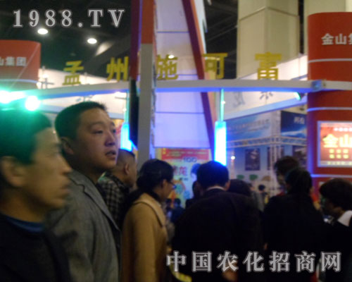 施可富鄭州肥料展展位前人流絡(luò)繹不絕
