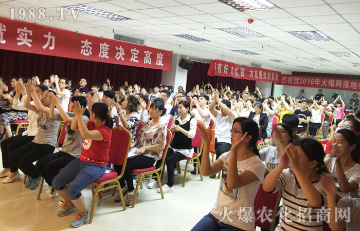 掌聲會遲到,但永遠不會缺席
