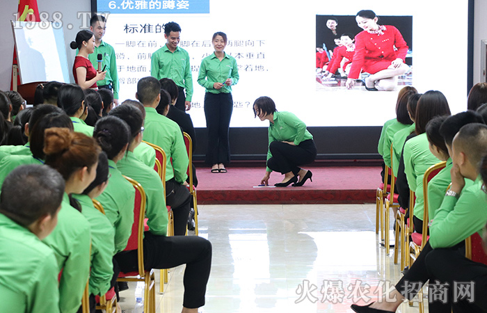 職場(chǎng)商務(wù)禮儀操作實(shí)務(wù),氣質(zhì)從點(diǎn)滴的改變開(kāi)始