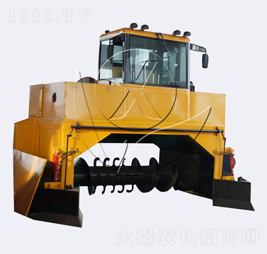 履帶式翻堆機(jī)-來(lái)鑫重工